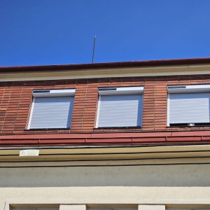 Předokenní rolety (34)